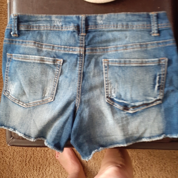 Shorts - Picture 2 of 3